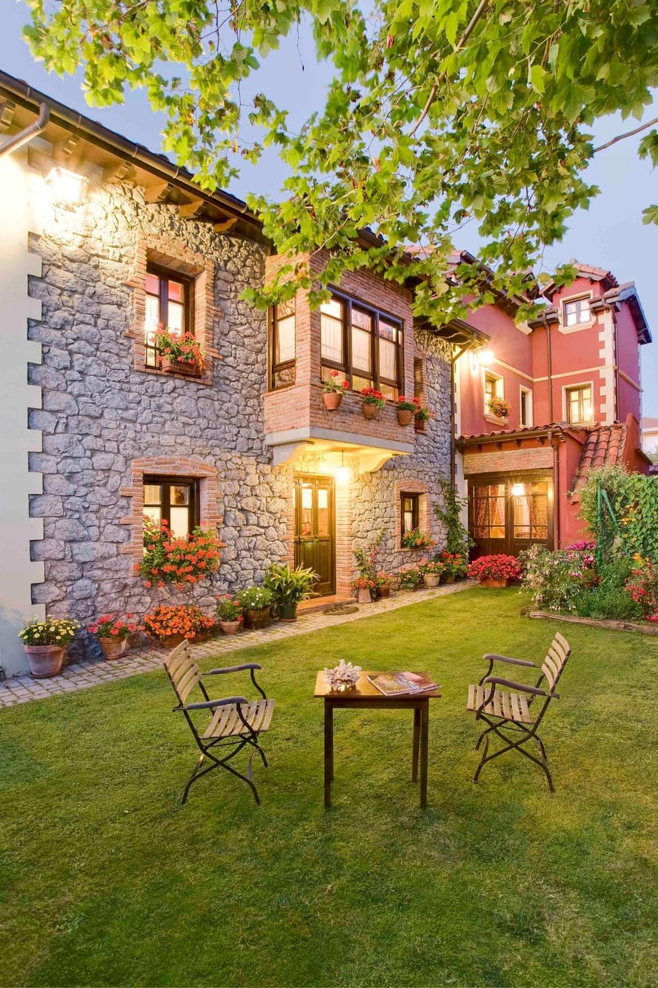Property building, Facade/entrance, Off site, Decorative detail, On site, City view, Garden view, Landmark view, Mountain view, Sea view, Street view