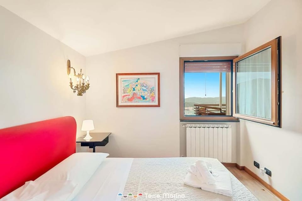 Quadro d'Autore, Terre Marine Apartment in Province of Massa and Carrara
