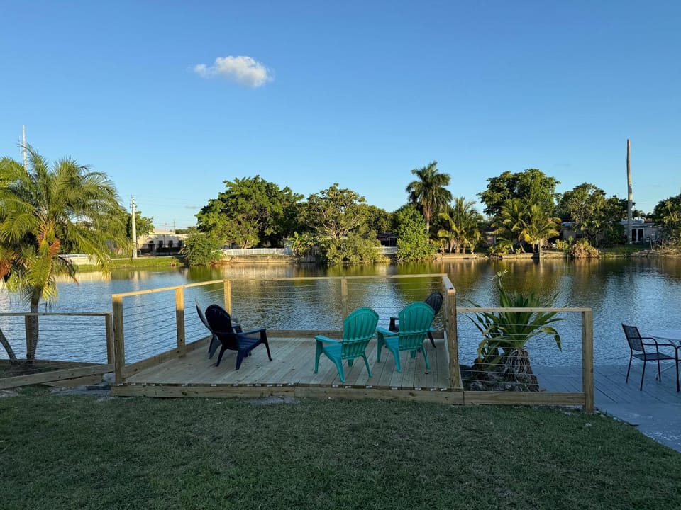waterfront lake Hollywood hard rock Airport Villa in Dania Beach
