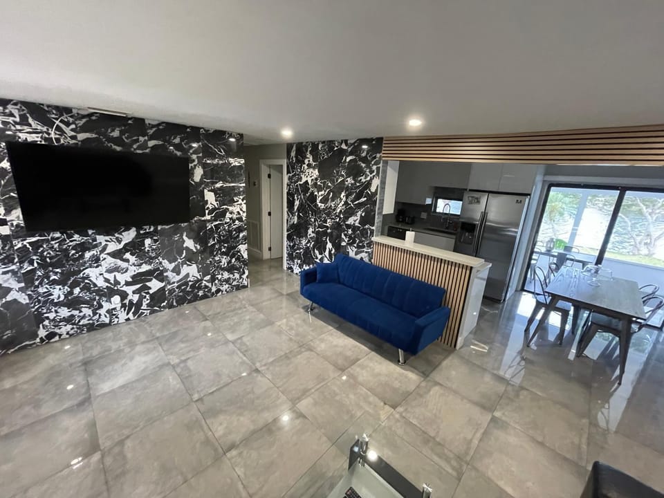 waterfront lake Hollywood hard rock Airport Villa in Dania Beach