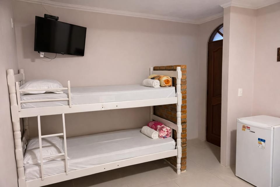Bed, TV and multimedia, Photo of the whole room, Bedroom, bunk bed, towels