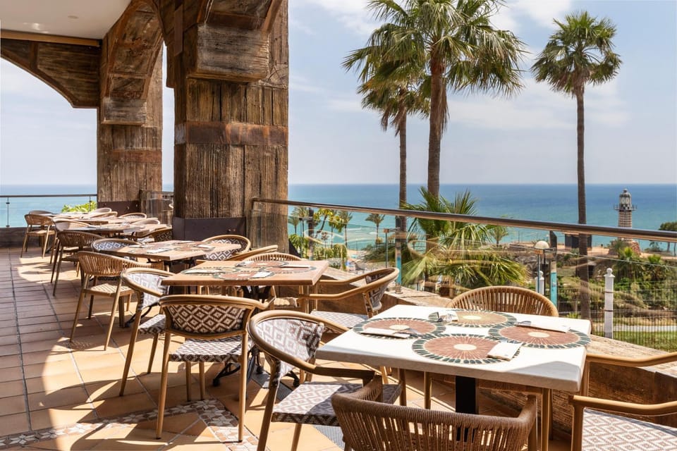 Restaurant/places to eat, Balcony/Terrace, Beach, Sea view