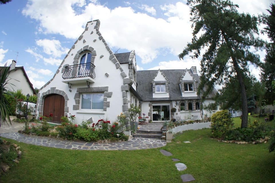 Facade/entrance, Garden
