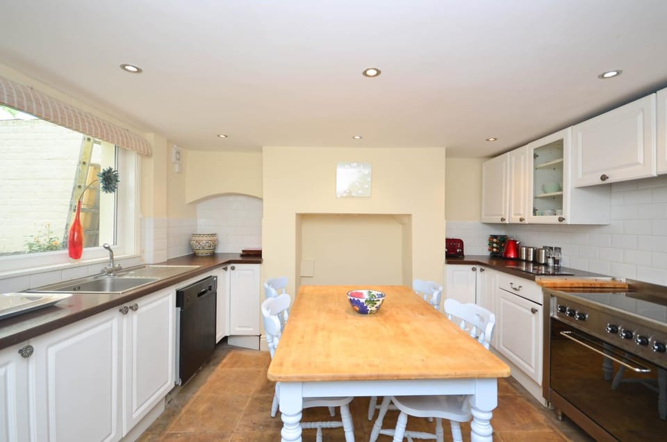 Kitchen or kitchenette, Kitchen or kitchenette, Dining area, dishwasher, pet friendly, stove