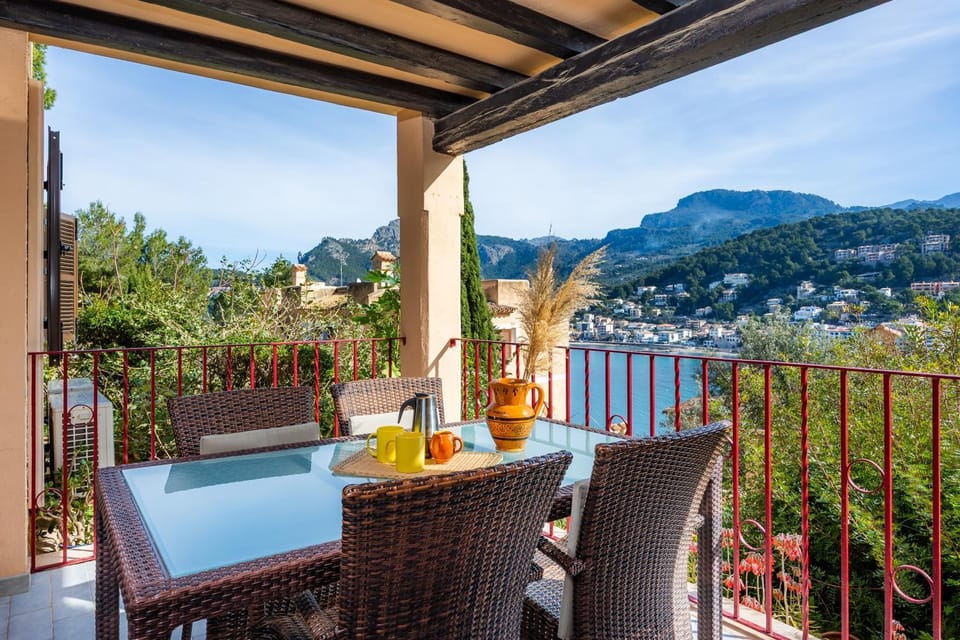 Property building, Balcony/Terrace, Living room