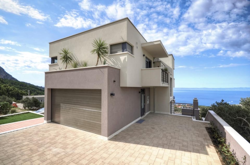 Villa View a luxury villa in Makarska, heated private pool, jacuzzi, gym Villa in Makarska