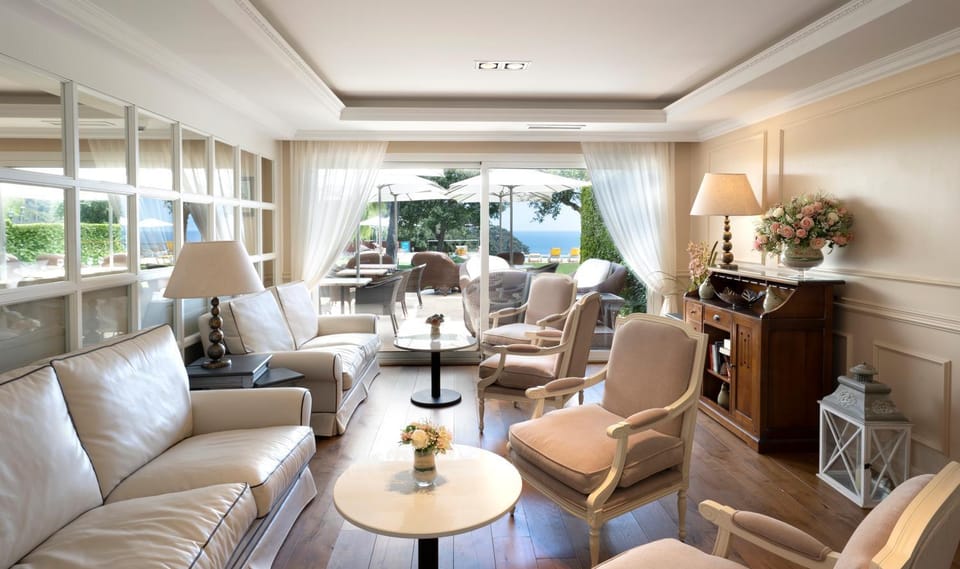 Lounge or bar