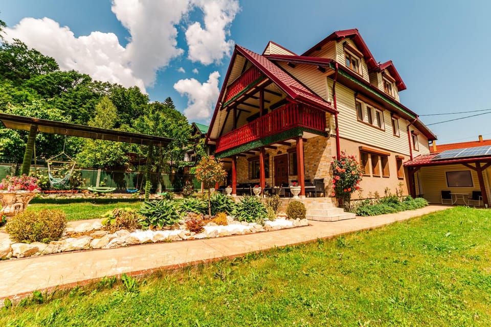 Property building, Spring, Day, Garden, Garden view