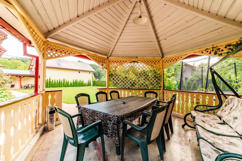 Patio, Restaurant/places to eat, Spring, Garden, View (from property/room), Balcony/Terrace, Dining area, Garden view