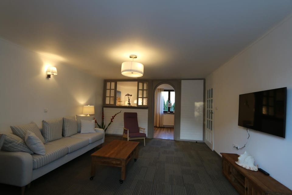 TV and multimedia, Kitchen or kitchenette, Living room