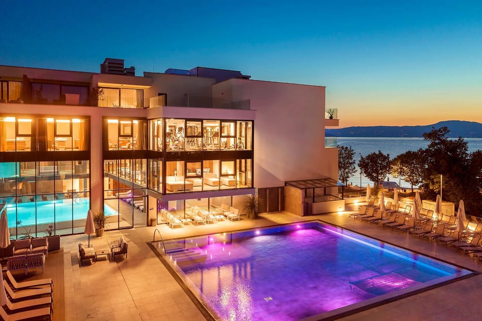 Property building, Pool view, Swimming pool