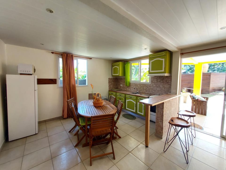 Coffee/tea facilities, microwave, oven, kitchen