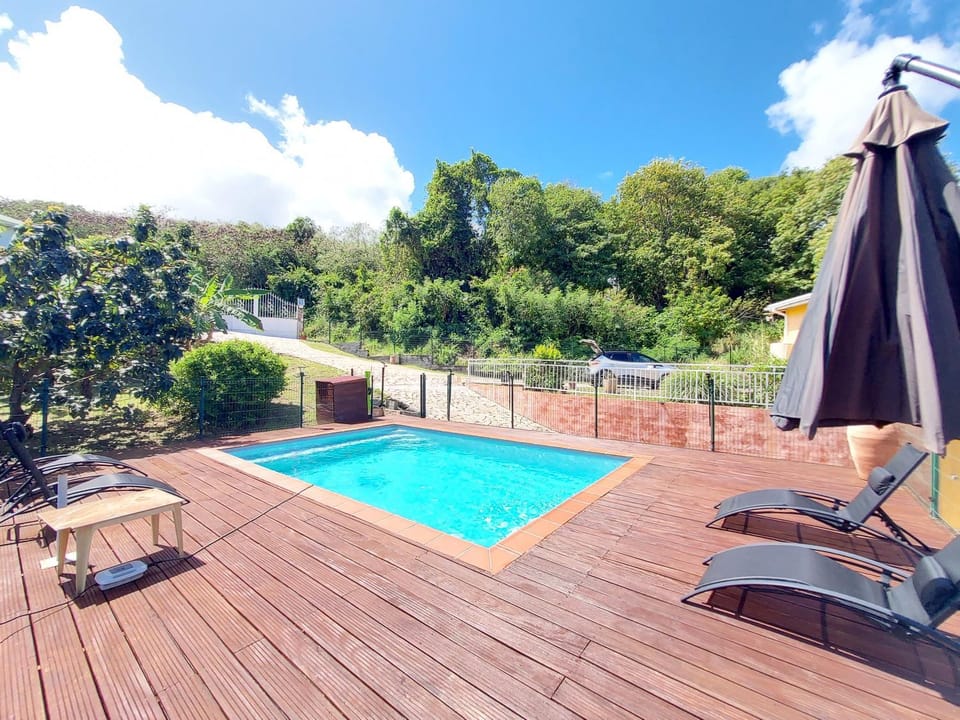 Swimming pool, sunbed