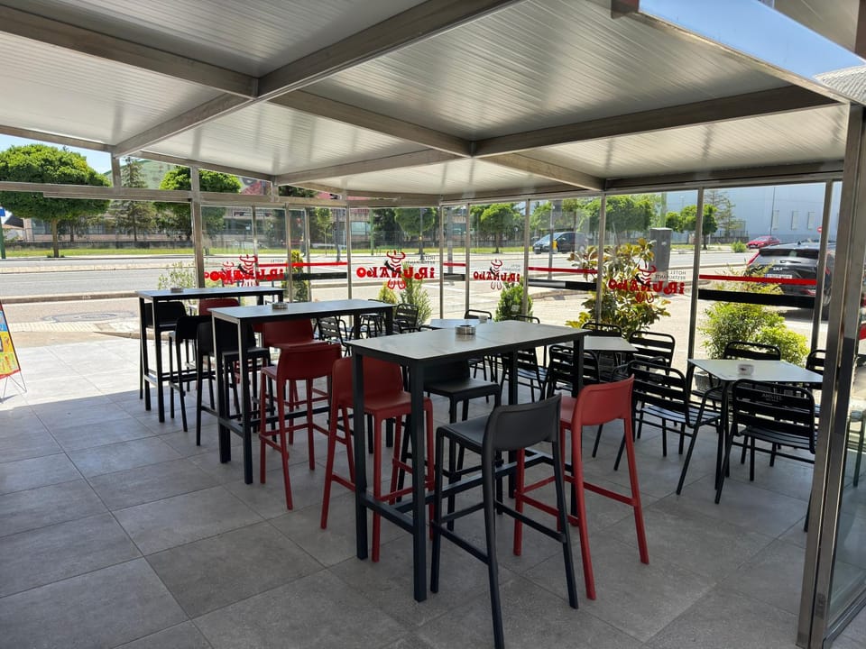 Day, Balcony/Terrace, Living room, Banquet/Function facilities, Seating area