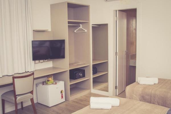 Bed, TV and multimedia, Photo of the whole room, Bedroom, towels, wardrobe