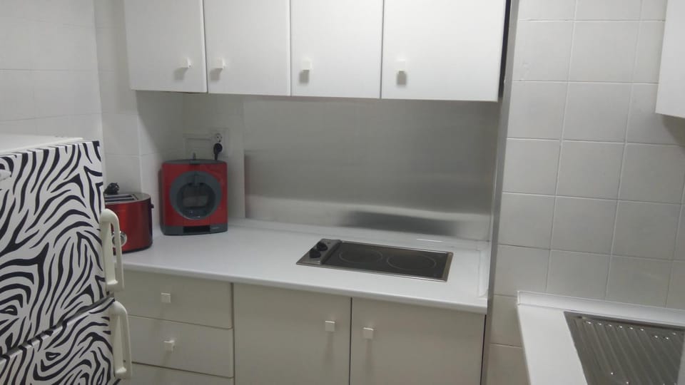 Kitchen or kitchenette, Food and drinks