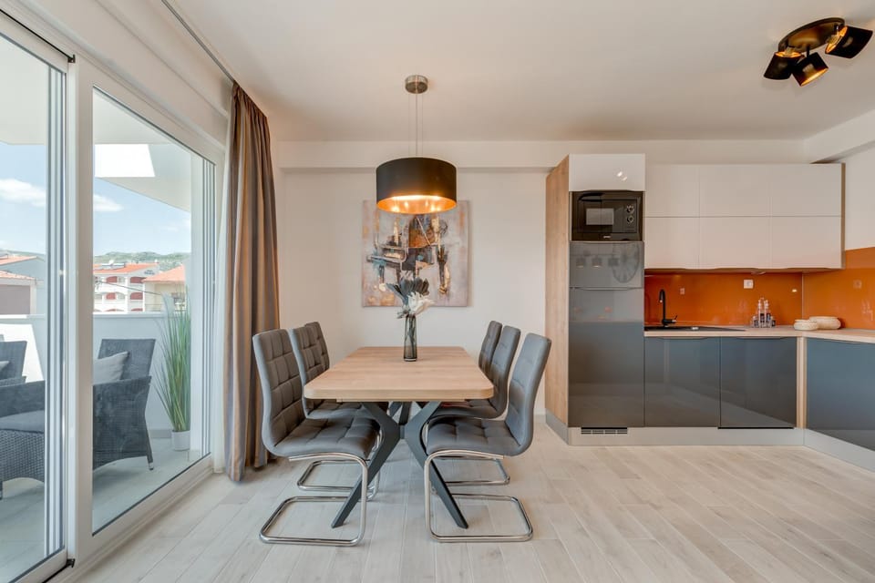 Kitchen or kitchenette, Dining area, pet friendly