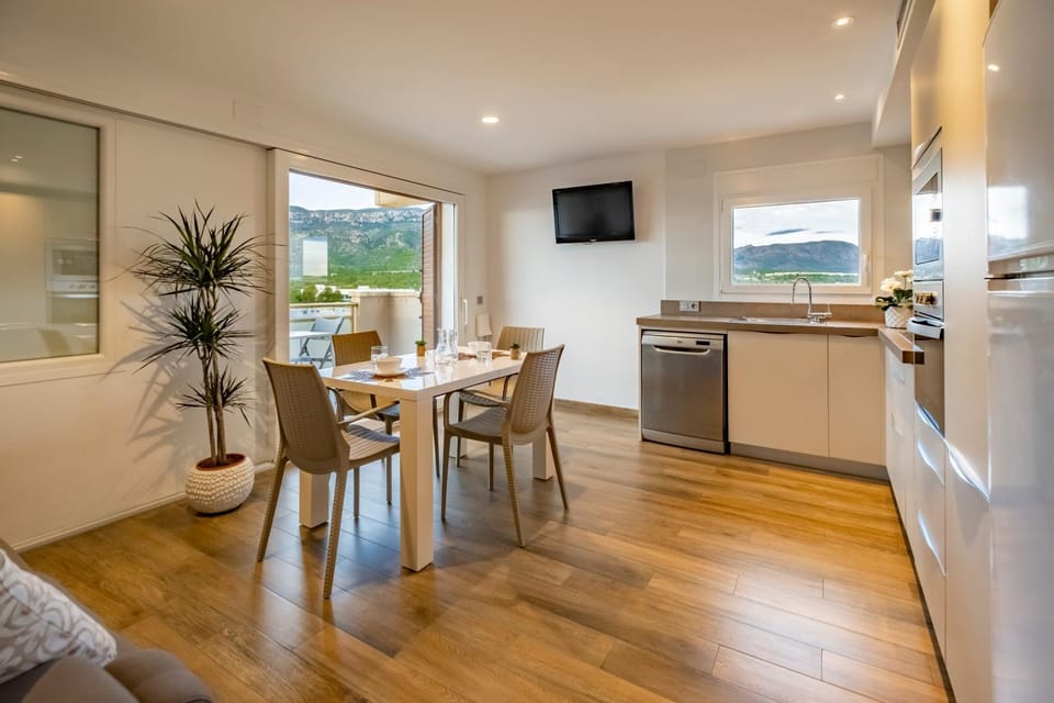 Kitchen or kitchenette, Living room, Dining area