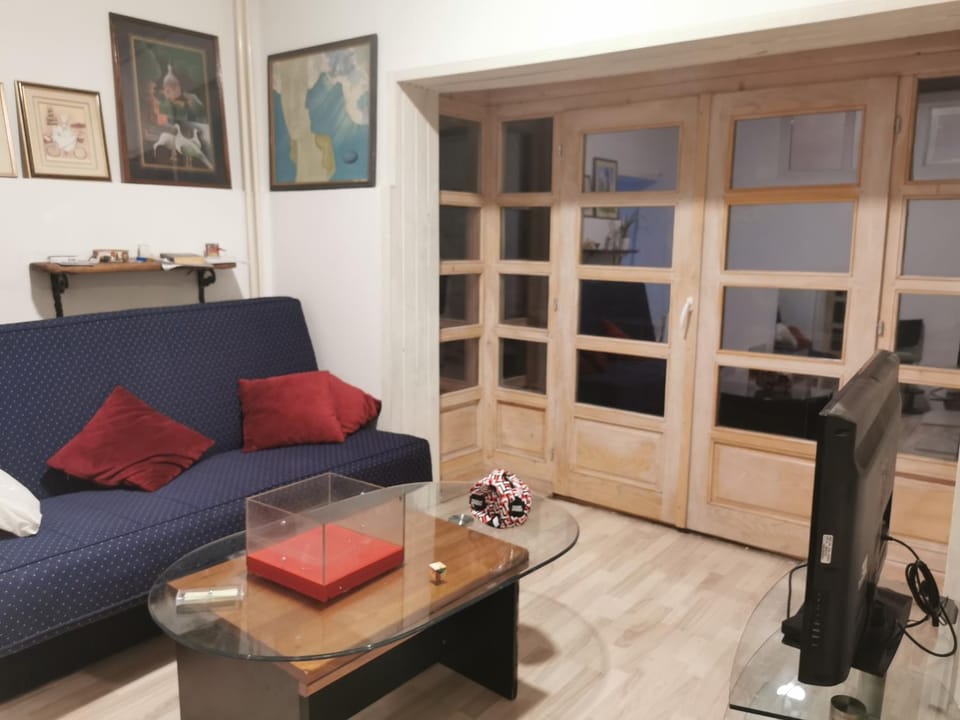 French Balkony Apartment Bed and Breakfast in Belgrade