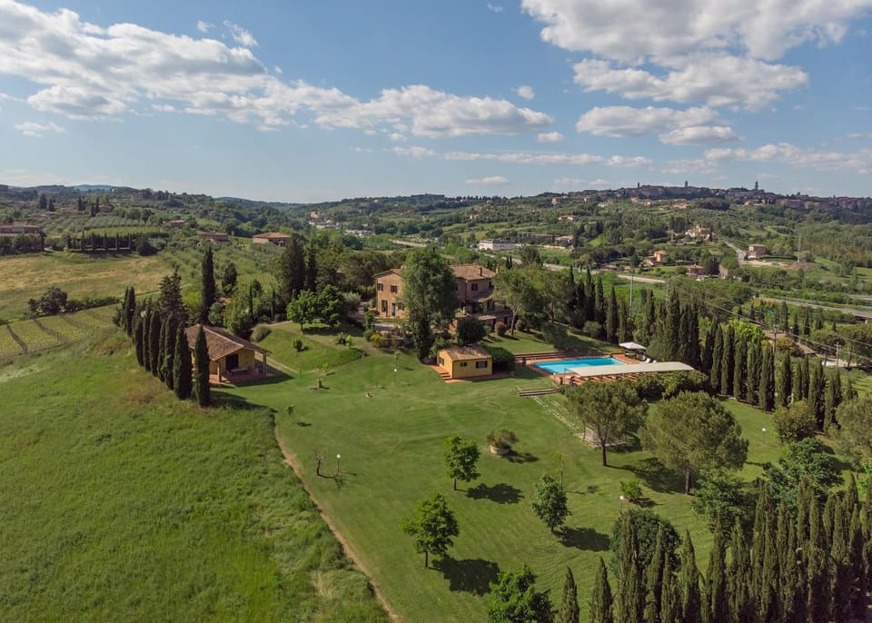 Natural landscape, Bird's eye view, View (from property/room), City view, Landmark view, Pool view
