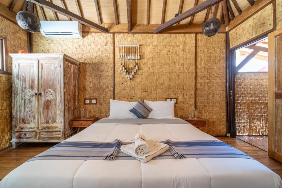 Bed, Photo of the whole room, Decorative detail, Bedroom, towels, wardrobe, air conditioner