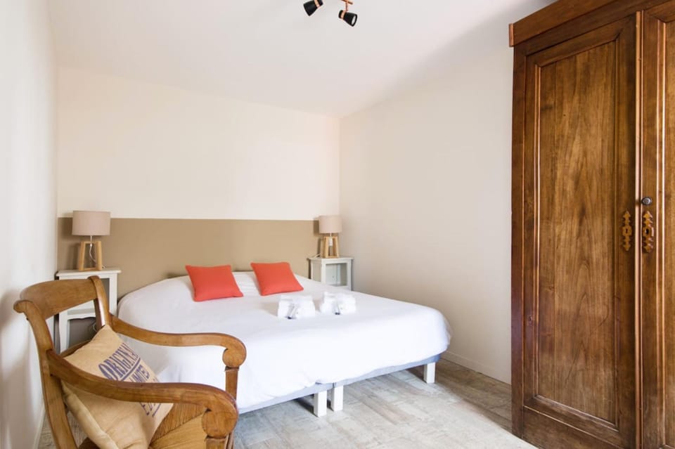 Bed, Photo of the whole room, Bedroom, wardrobe