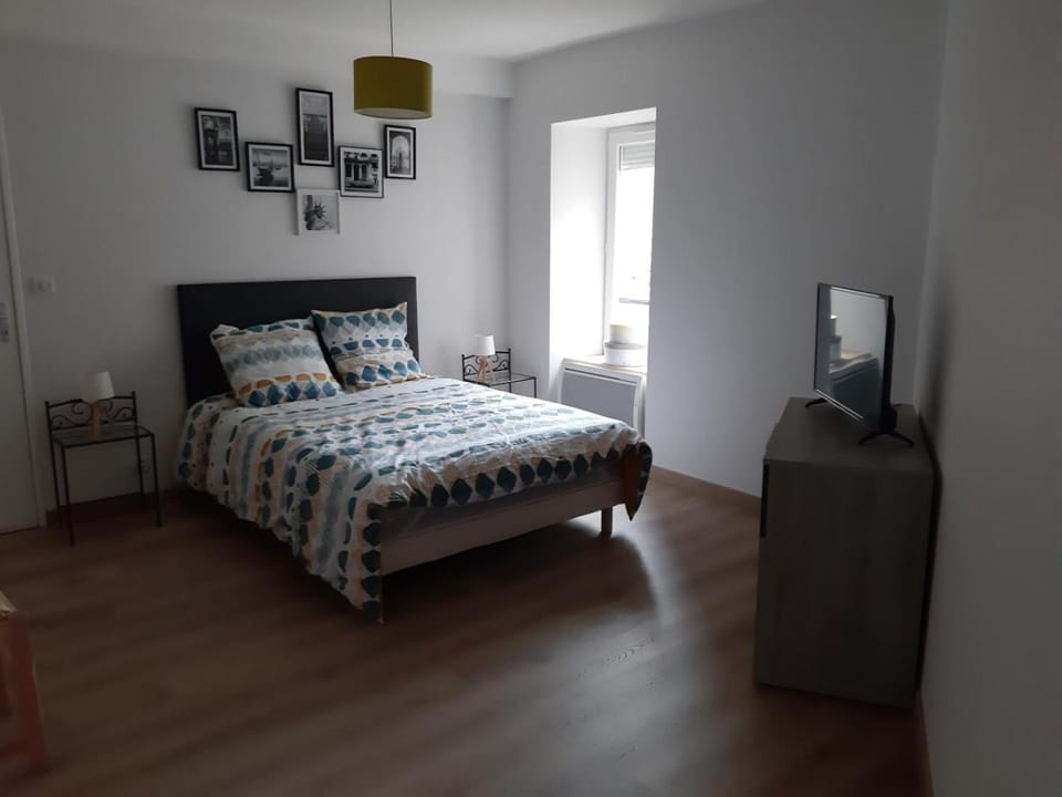 APPARTEMENT ROUGE Apartment in Auvergne-Rhône-Alpes