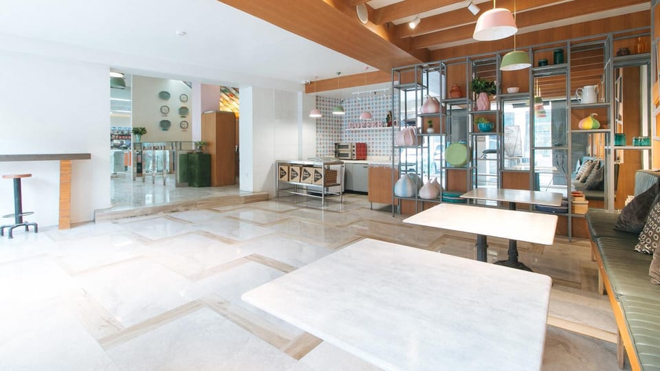 Restaurant/places to eat, Coffee/tea facilities