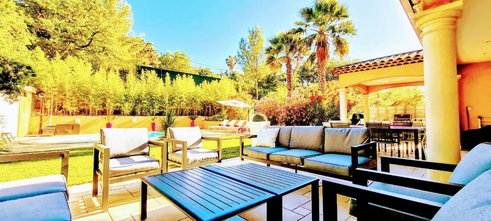 Sunsetvilla au calme avec SPA et Piscine chauffée, plage à pied ,Golf à proximité House in La Cadière-d'Azur