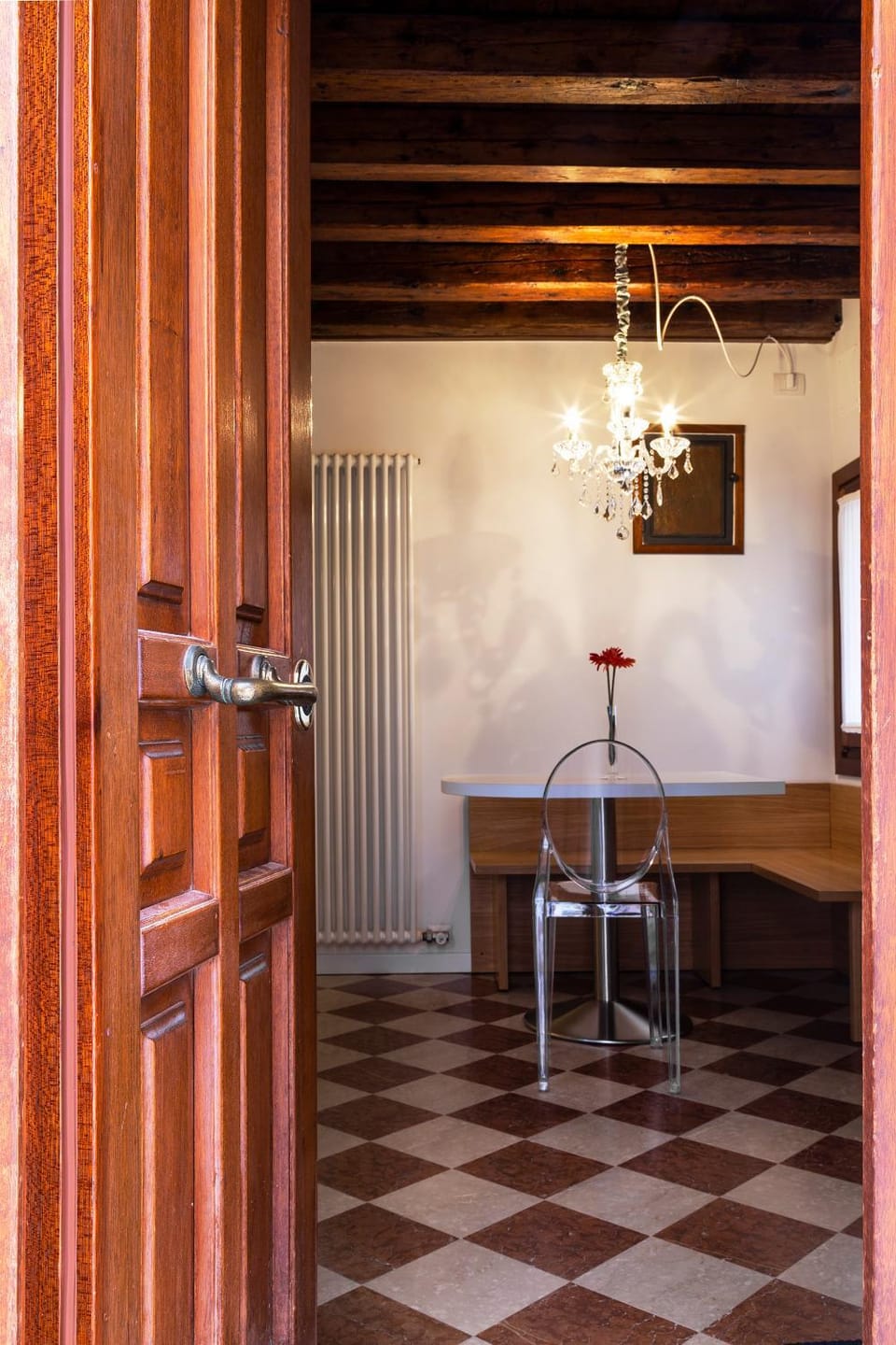 Facade/entrance, Dining area
