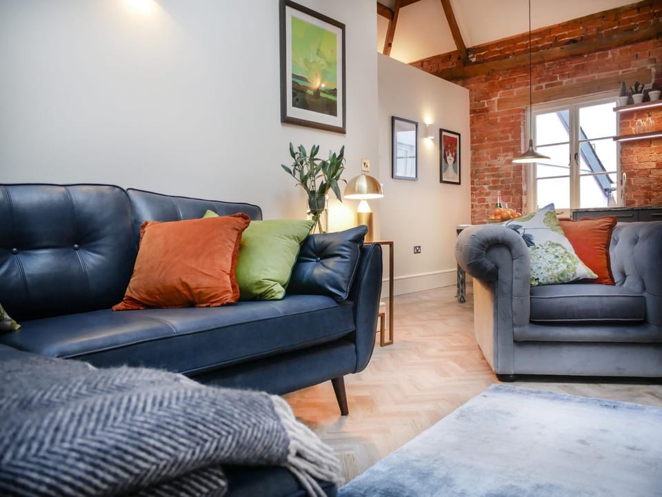 Spring, Day, Living room, Photo of the whole room, Decorative detail, Decorative detail, Seating area, On site