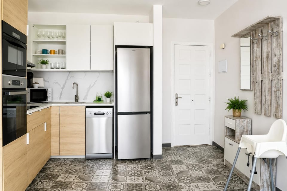 Facade/entrance, kitchen