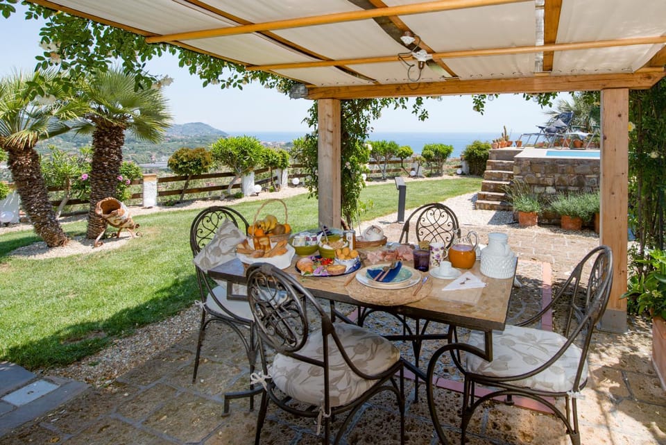 Patio, Spring, Day, Natural landscape, BBQ facilities, Garden, View (from property/room), Balcony/Terrace, Living room, Food and drinks, Seating area, Dining area, Food, City view, Garden view, Pool view, Sea view