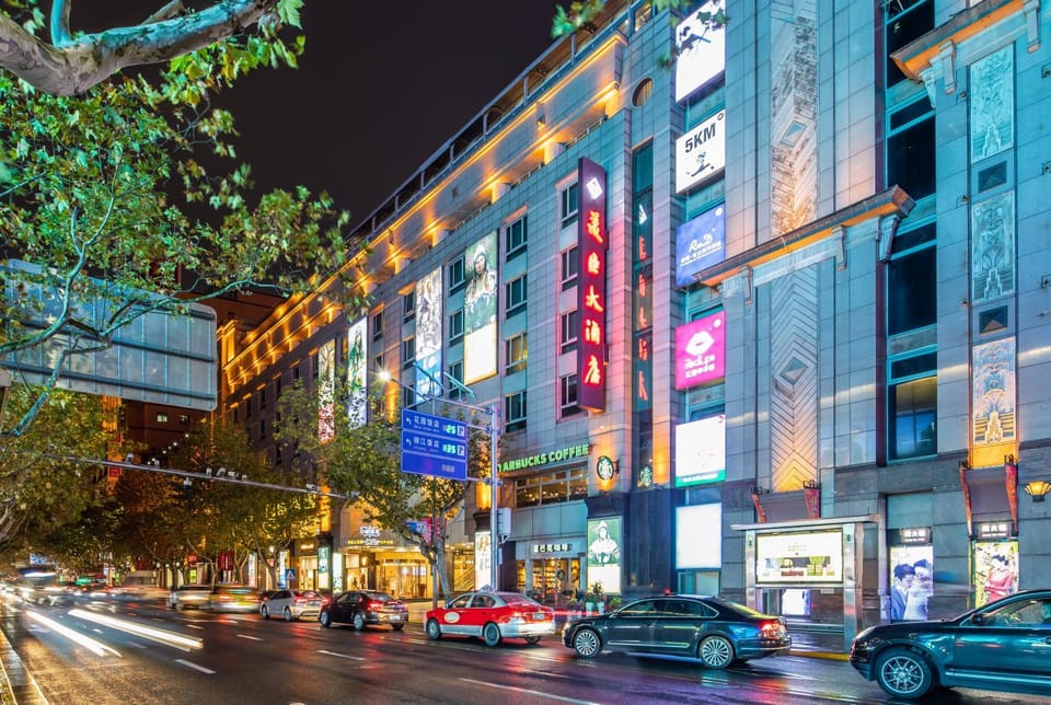 Property building, Night, Neighbourhood, City view, Street view, Location, Parking