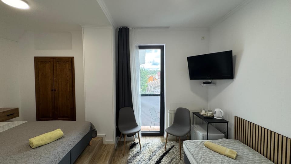 TV and multimedia, Photo of the whole room, Bedroom
