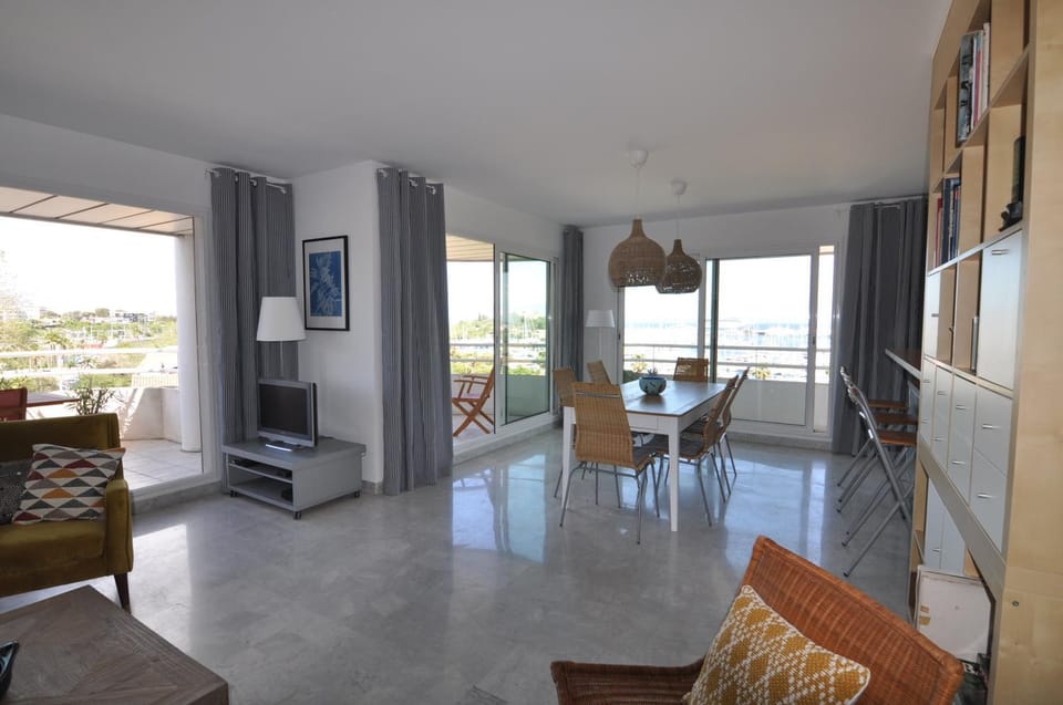 Living room, Sea view