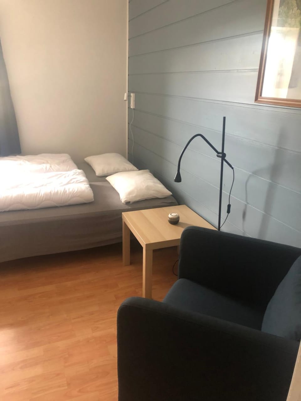 Bed, Photo of the whole room, Seating area, Bedroom