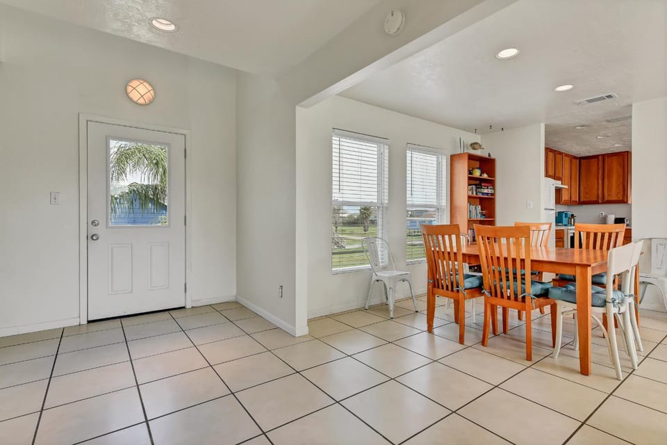 Dining area, Street view, Inner courtyard view
