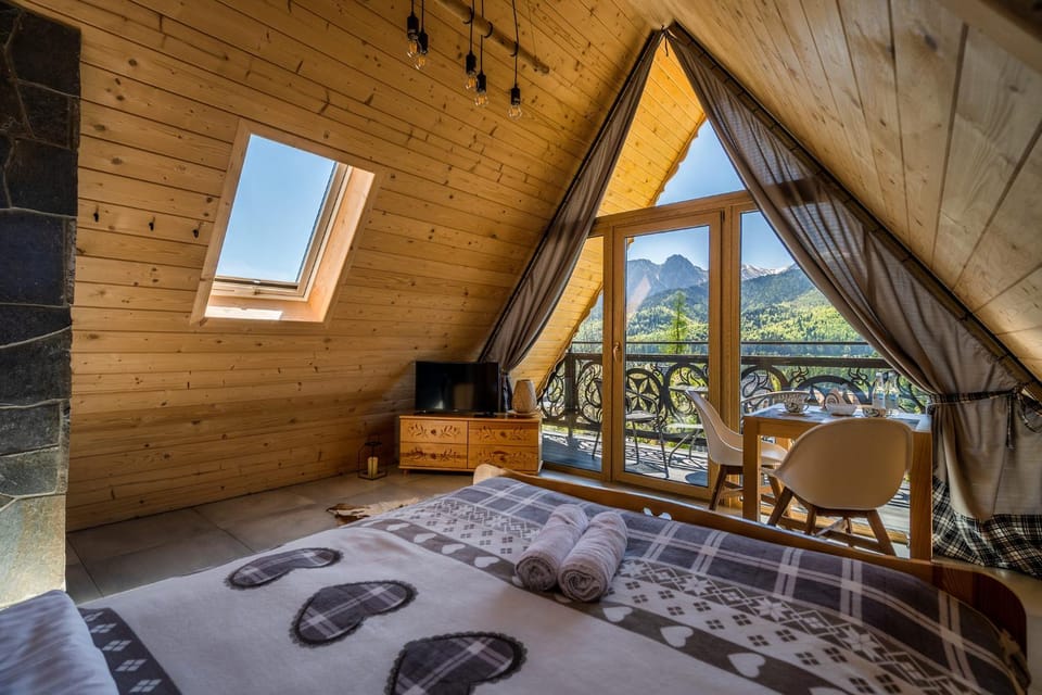 Bed, View (from property/room), Balcony/Terrace, Bedroom, Mountain view