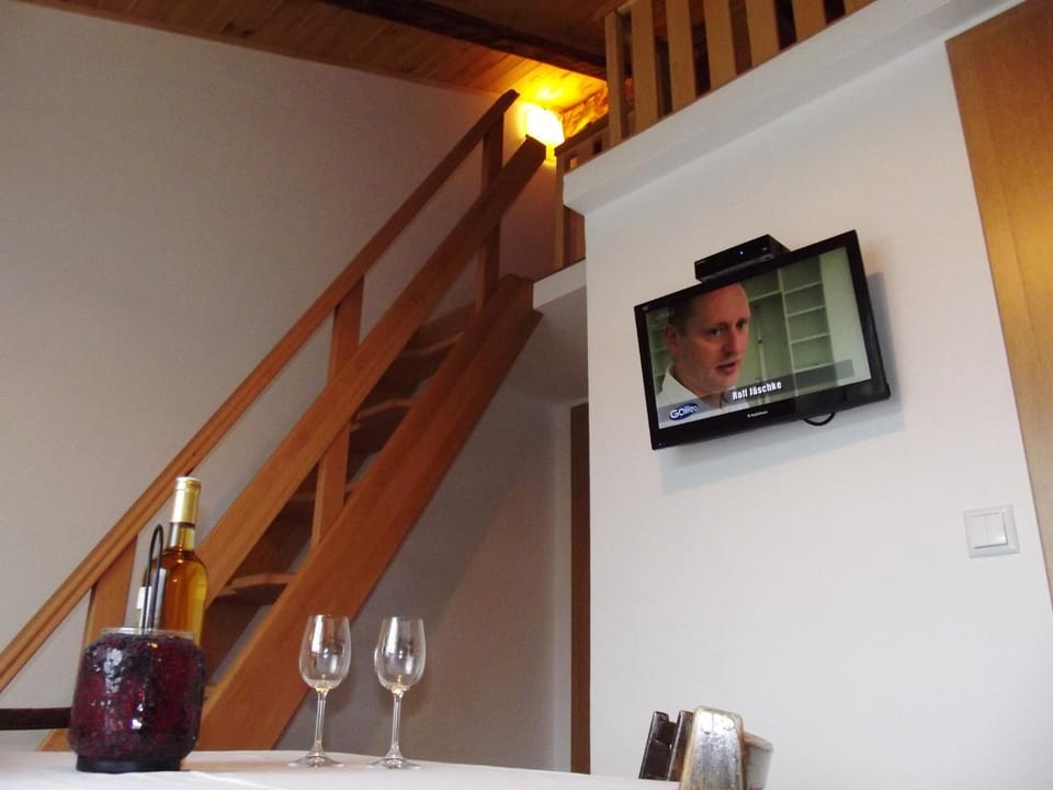 TV and multimedia, Dining area, Bedroom