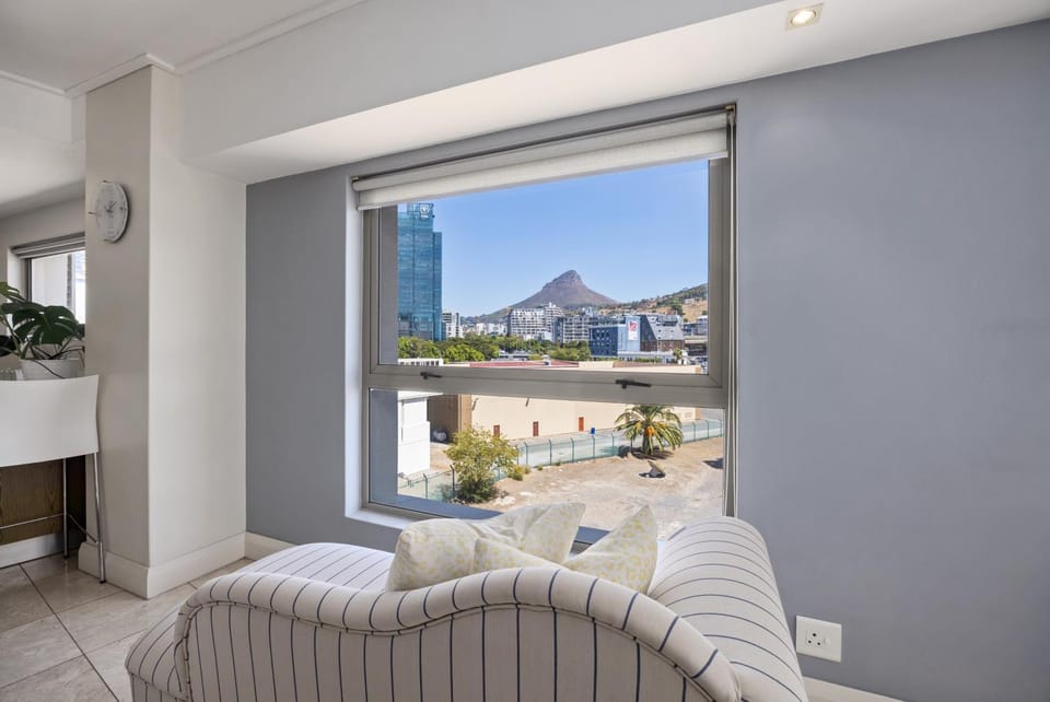 Seating area, City view, Mountain view