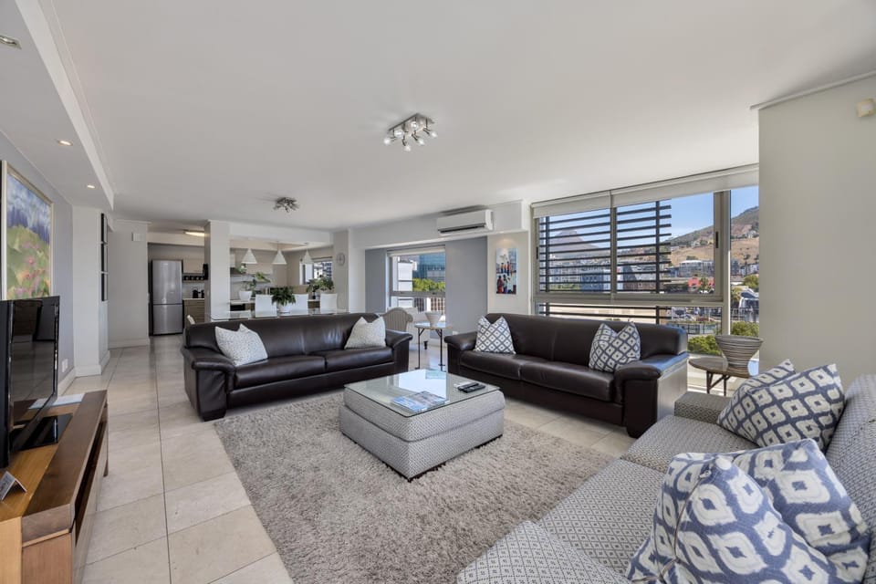 TV and multimedia, Living room, City view, Mountain view, air conditioner
