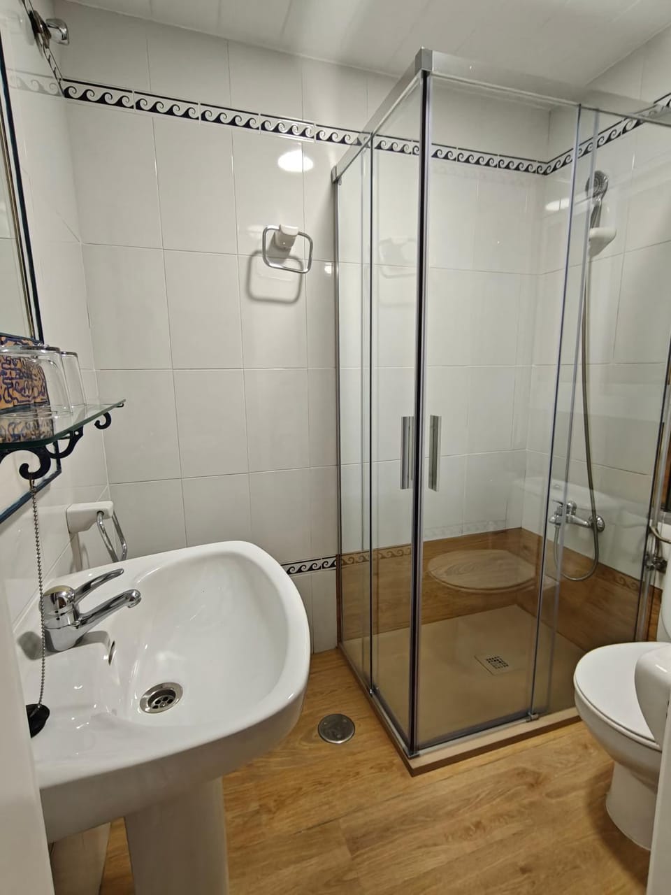 Shower, Toilet