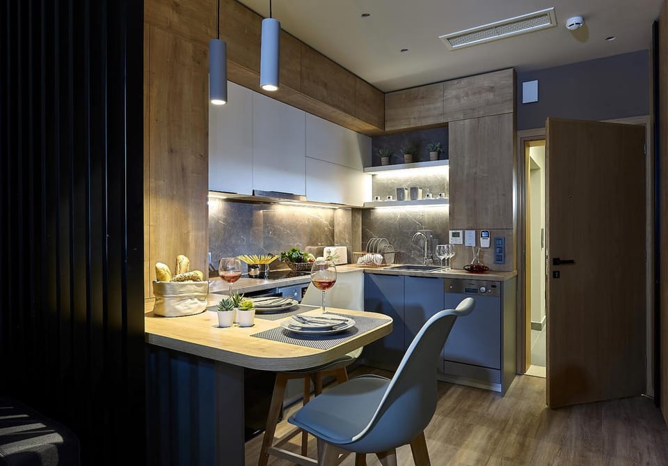 Kitchen or kitchenette, Dining area