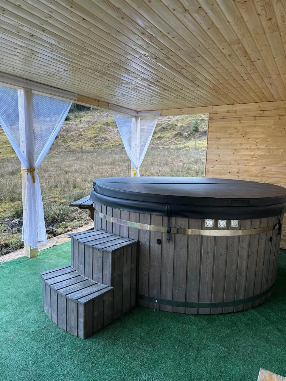Hot Tub, Swimming pool