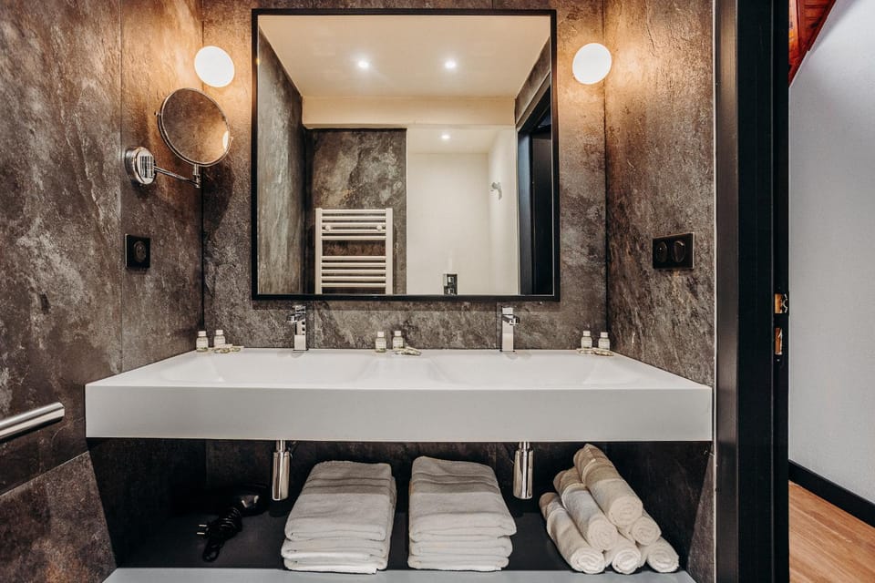 Winter, Summer, Bathroom