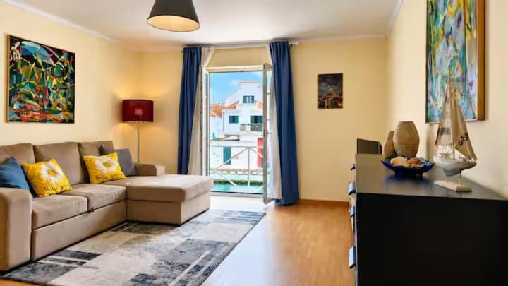 Romantic Flamingos - Beautiful View Over the Canal Apartment in Aveiro