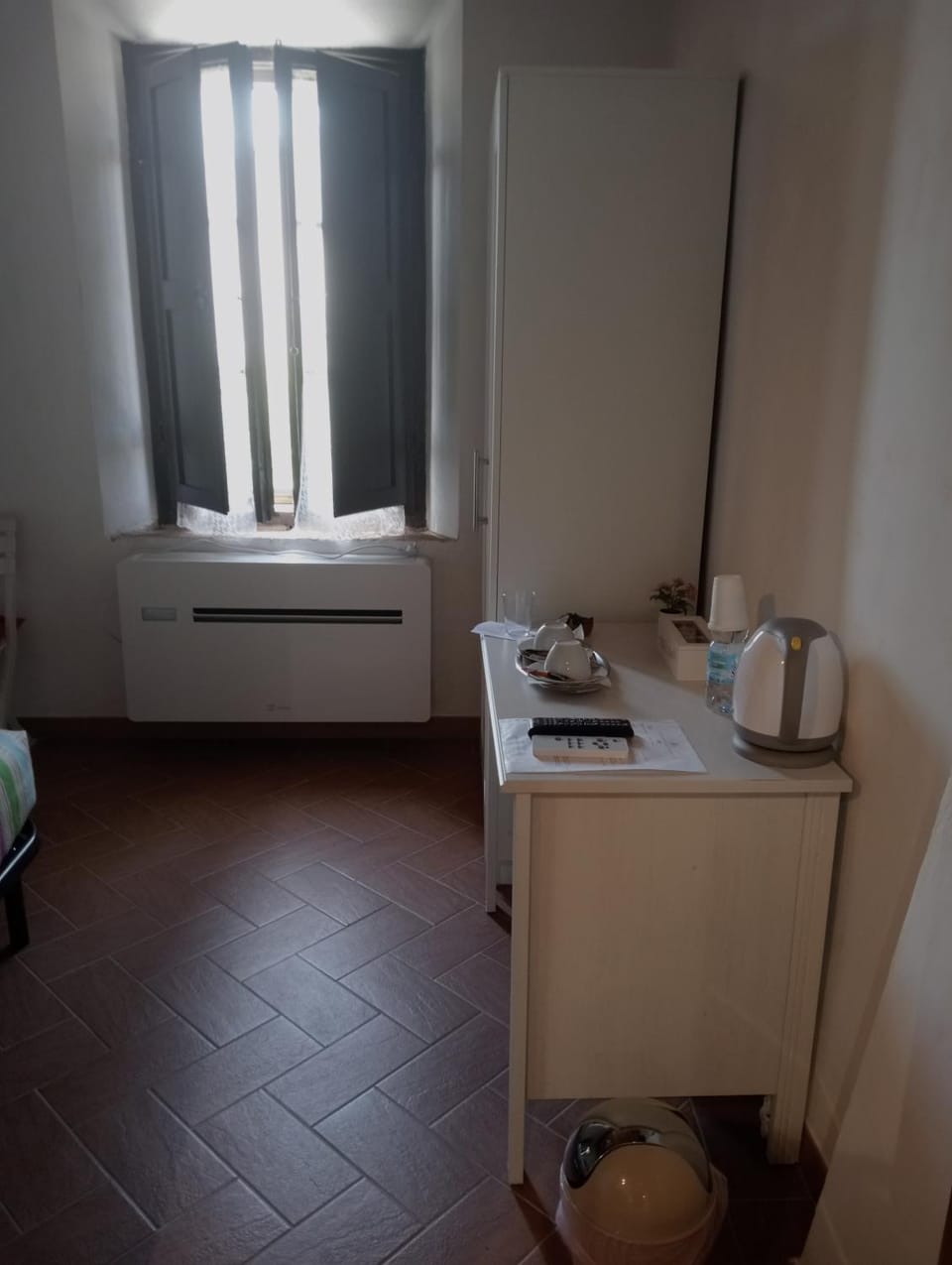 Coffee/tea facilities, air conditioner