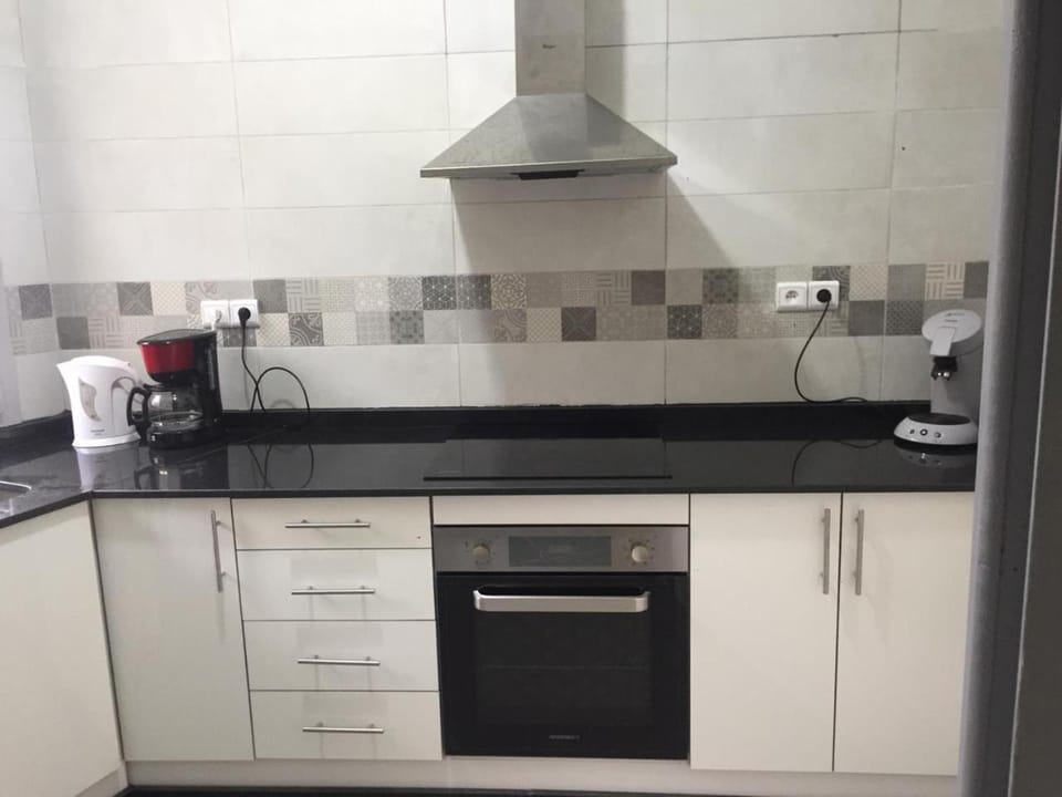 Coffee/tea facilities, Kitchen or kitchenette, Dining area