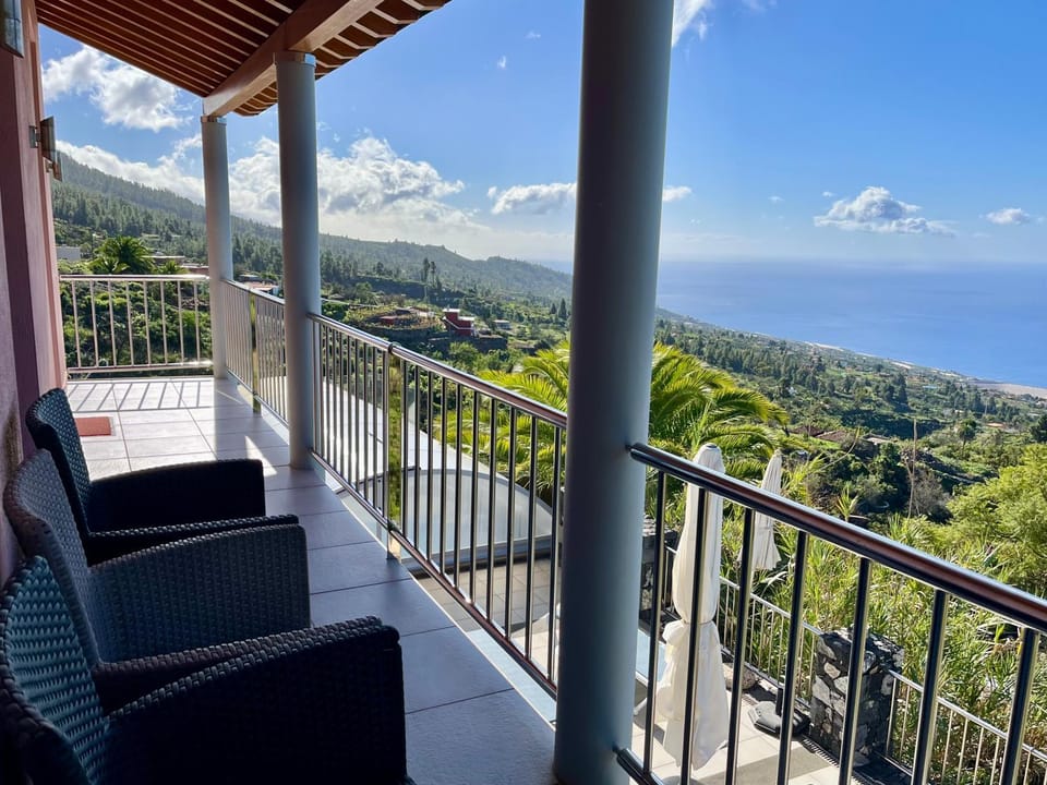 Day, Natural landscape, View (from property/room), Balcony/Terrace, Seating area, Garden view, Sea view